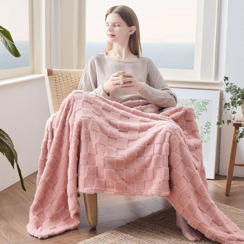 Wajade Fleece Throw Blanket, Fluffy Faux Fur Blanket for Bed