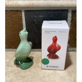 Le Creuset 3.5" Tall "Rosemary" LE CREUSET Pie Bird Funnel Vent NWT Stoneware Green Ombre