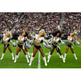 BEAUTIFUL LAS VEGAS RAIDERS CHEERLEADERS 8X10 PHOTO