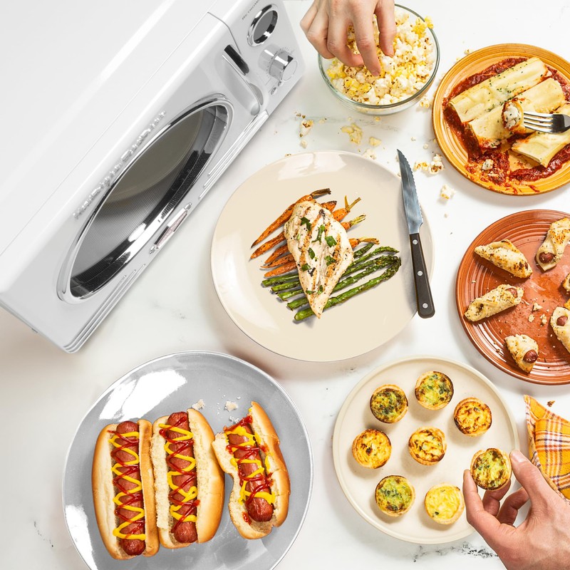 Nostalgia Retro Countertop Microwave Oven, 0.9 Cu. Ft. 800-Watts with