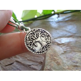 ✿ Moss green chain necklace tree of life forest disc ✿ green collar, vegan, unisex