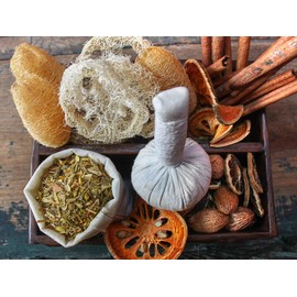 Lamoone Premium Thai Herbal Massage Ball, Aroma Compress Ball 100% Natural herb for Spa and Athletes (Pack of 3) 100g Each