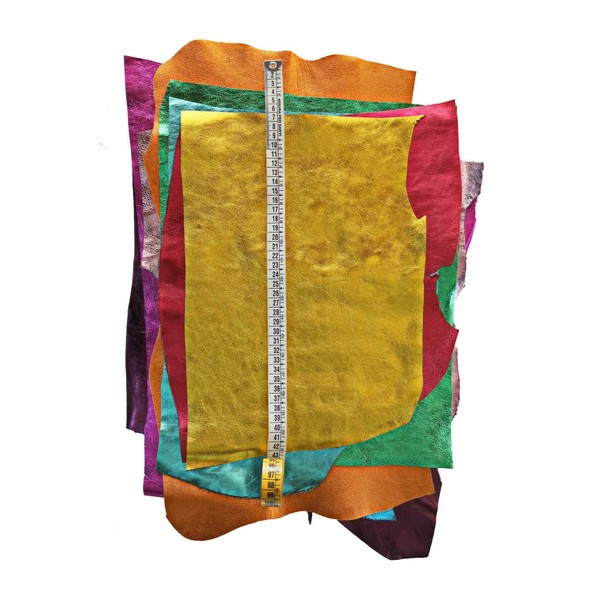 LA GARZARARA Ritagli di pellami Laminati in Colori accesi, scampoli Metallizzati Lisci, con Leggera Grana o stropicciate, Scelta Casuale, 0,500 kg, B-104