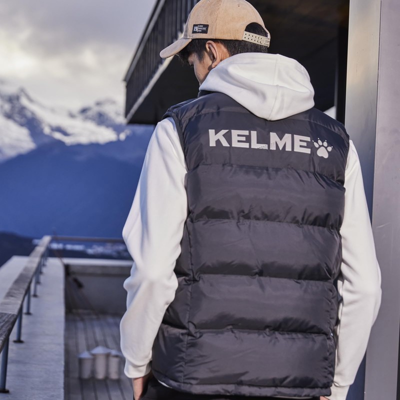 Kelme Men's Active Vest, Warm, Lightweight, Sleeveless Insulated Vest, Black