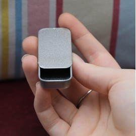 8 x Mini Pill Tins in Organiser Case (7 days +1) - 10ml Rectangular Tins with Slider Lid in Hinged Metal Box Silver - Discreet Weekly Medication Boxes for Home/Travel/Camping/Hiking Everyday Carry edc