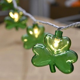 SUNSGNE Shamrock String Lights St. Patrick's Day Lights, 8.5Ft Outdoor Patio String Light with 10 Green Shamrock, Plug in Fairy Lucky Clover String Lights for Home Garden Irish Party Decoration