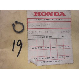 HONDA 94510-11000 NOS Honda 11mm circlip CR125R ATC200 CB CM 400 CMX 450 CX GL 500 650
