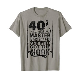 Funny 40 Year Old Fishing apparel Vintage Gift for Dad Men T-Shirt