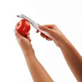 Zyliss Soft Skin Fruit & Vegetable Peeler - Stainless Steel Serrated Peeler - Perfect for Potato, Cucumber, Carrot, Apple, Orange, Tomatoes, & More - Comfort Grip Peeler Kitchen Tool - Red