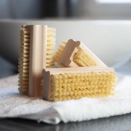 3 x HOFMEISTER® Nail Brush, 9.5 cm, Hygienic Cleaning of Hands & Fingernails, Gentle on Skin, Fibre Natural Fibres, for Manicure, Pedicure & Hand Care, EU Wooden Hand Wash Brush