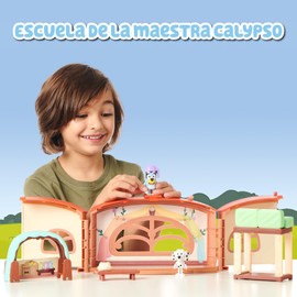 Bluey School Playset, School of Animated Series for Children, 2 Chloe Figures, Convertible Playset with 9 Accessories and Decorative Sides, 3 Years, Famosa (BLY40010)