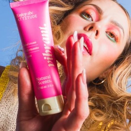 Natural Scents Crema para Manos con Vitaminas Vibrant 60 ml |Attitude | Hidratación Profunda y Aroma Relajante | Piel Suave y Nutrida