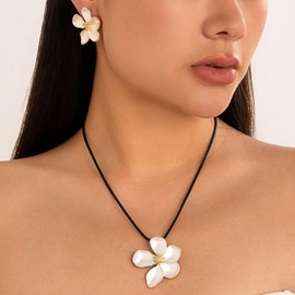 Big Flower Earrings for Women White Flower Earrings Unique Flower Petal Earrings Blue Green Pink Flower Statement Earrings Floral Earrings for Women Summer Fancy Earrings (N Silver flower Necklace)