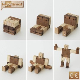 Robot cube fully articulated transformable into an airplane, rocket and other numerous positions, puzzle game from 3 years old in solid wood to CE standards. Difficulty 1/6, French brand Le Délirant
