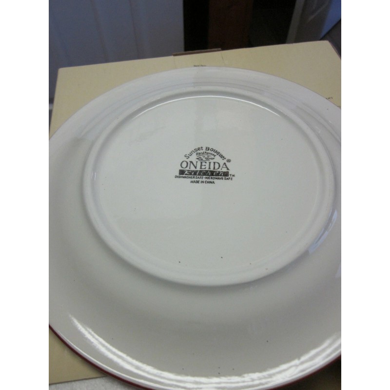 ONEIDA NIB ONEIDA KITCHEN HAND PAINTED DINNER PLATES SUNSET BOUQUET