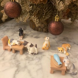 Meow Love Miniature Cat Model kit,with Animals, Table, Chair, Figurine Decorations for Outdoor Garden, Plant Landscaping, DIY Crafts, Landscape Landscaping, Dollhouse. (Casual)