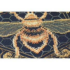 Wizardi Counted Cross Stitch kit - Golden bee AH-063 Abris Art