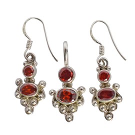 Ravishing Impressions Schmuck-Sets mit Granatrotem Stein für Frauen, Hochzeit, Brautanhänger und Ohrringe für Braut, Brautjungfer, Valentinstag, 6x4mm, 4mm, 5x3mm, 3mm, Edelstein Sterling-Silber,