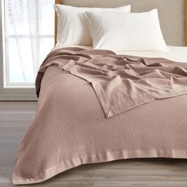 Great Bay Home 100% Cotton Blanket for King Size Bed | Lightweight and Breathable Waffle Weave Blankets for Summer & Spring | Versatile, Layering Pink Bed Blanket, Redwood, 102x90 inches