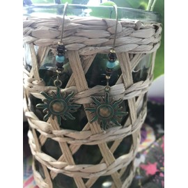 ✿ SONNE IN BRONZE MIT PATINA & KOKOS & TÜRKISEN HOWLITE ✿ lange Haken Ohrringe mit Sonne an Kidney Haken in Ethno Look