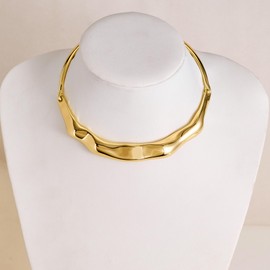 WOWORAMA Hammered Chunky Gold Necklace for Women Trendy Gold Statement Choker Necklaces Waved Arch Metal Choker Collar Necklaces Adjustable Open Cuff Necklace
