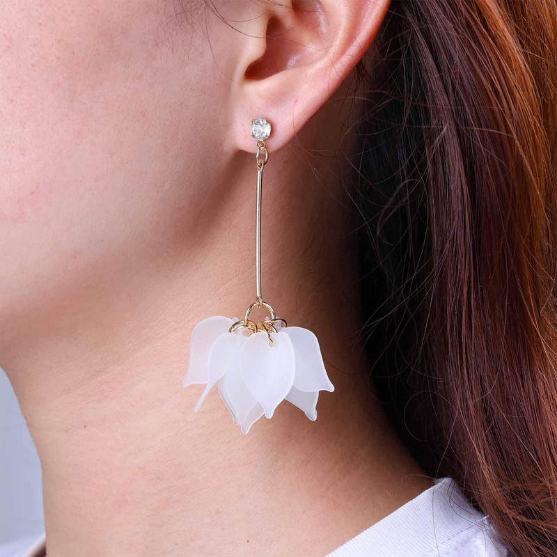 Cybche Boho Acrylic White Flower Earrings Flower Petal Dangle Earrings