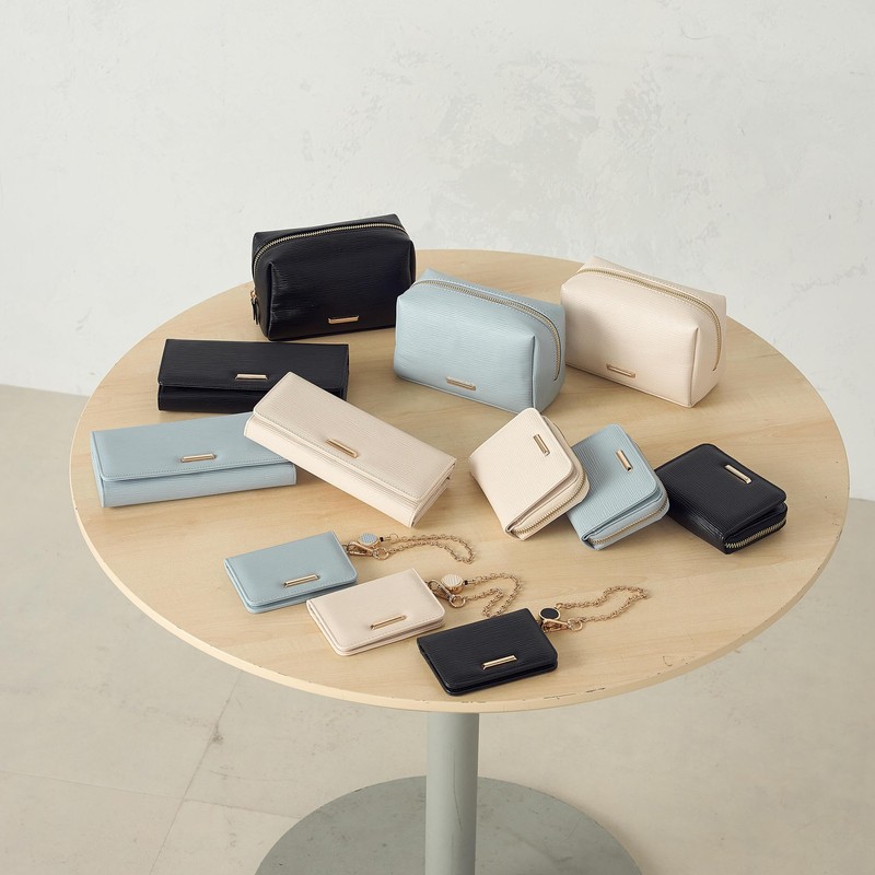 Com Size M 95-30WI02-204 Metal Plate Bifold Wallet, saxon blue