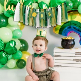 GIOGUK St Patricks Day Lucky One High Chair Banner - First Birthday Party Decorations, 1st Birthday Party Supplies, Lucky Clover Sign Birthday Photography Background Props(Lucky One Banner)