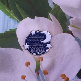 Movie Novel Brooch Saying Line Enamel Lapel Pin Romantic Star Badge Brooch The Moonlight Drowns Everything But The Bright Stars Brooch for Clothes Decor Festival Gift for Movie Fans Nature Lovers