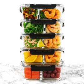 Set de 5 contenedores de vidrio Brandtrendy con tapa hermética de liga negra y divisiones internas. Almacena y transporta alimentos sin mezclarlos....
