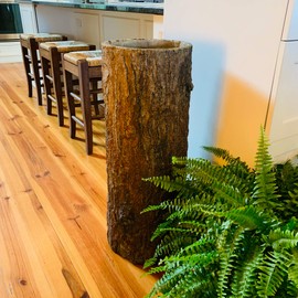 Country Corner 🌳 Woodland Country Rustic Tree Stump Garbage Bin. Unique Realistic Log Trash Can.