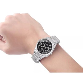 GoGo electronics Reloj Elegante de Acero con Mini Camara FULLHD 1080P de 32gb con Vision Nocturna Foto y Video con Audio y Detector Movimiento Elegante Discreto vigilancia Seguridad Color Metal Plata