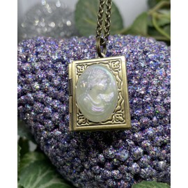 Fancy Fox Boutique VICTORIAN JEWELRY MOTHER CAMEO BOOK LOCKET PHOTO GIFT DAUGHTER SISTER WEDDING Ne