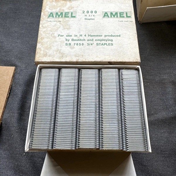 amel 3/4" Galvanized Coated Staples for H4 Hammer used in