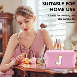 URSKYTOUS - Bolsa de maquillaje con inicial para mujer, bolsa de cosméticos grande, bonita bolsa de maquillaje rosa para cartera, bolsa de aseo con cierre, organizador de piel sintética, brochas de maquillaje, bolsa de almacenamiento de maquillaje, j