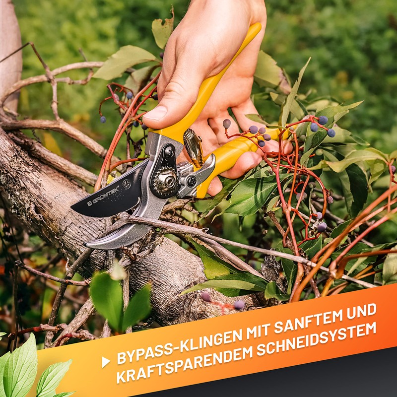 GRÜNTEK Bypass Secateurs Woodpecker, Allround Comfort Gardening Pruning Shears/Scissors with
