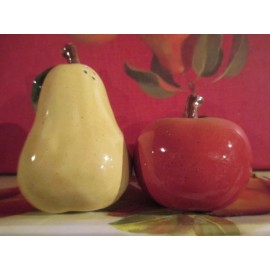 Unbranded APPLE & PEAR ~~ SALT & PEPPER SHAKERS