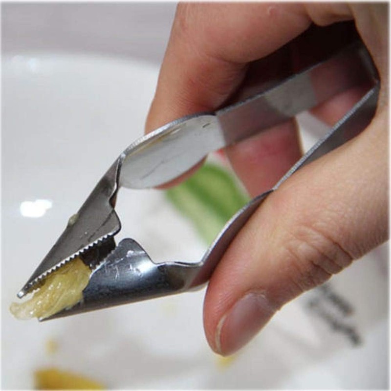 Wixine 2Pcs Stainless Steel Pineapple Peeler Remover Fruit Slicer Eye