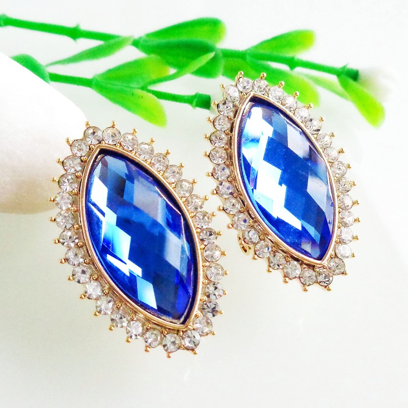 Navachi Pendientes chapados en oro de 18 quilates con forma