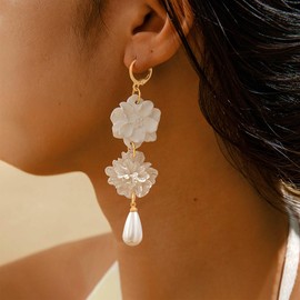 TseenYi Pearl Flower Dangle Earrings Acrylic Flower Drop Earrings Vintage Pearl Teardrop Earrings White Camellia Floral Earrings Gold Pearl Earrings Long Floral Hoop Drop Earrings