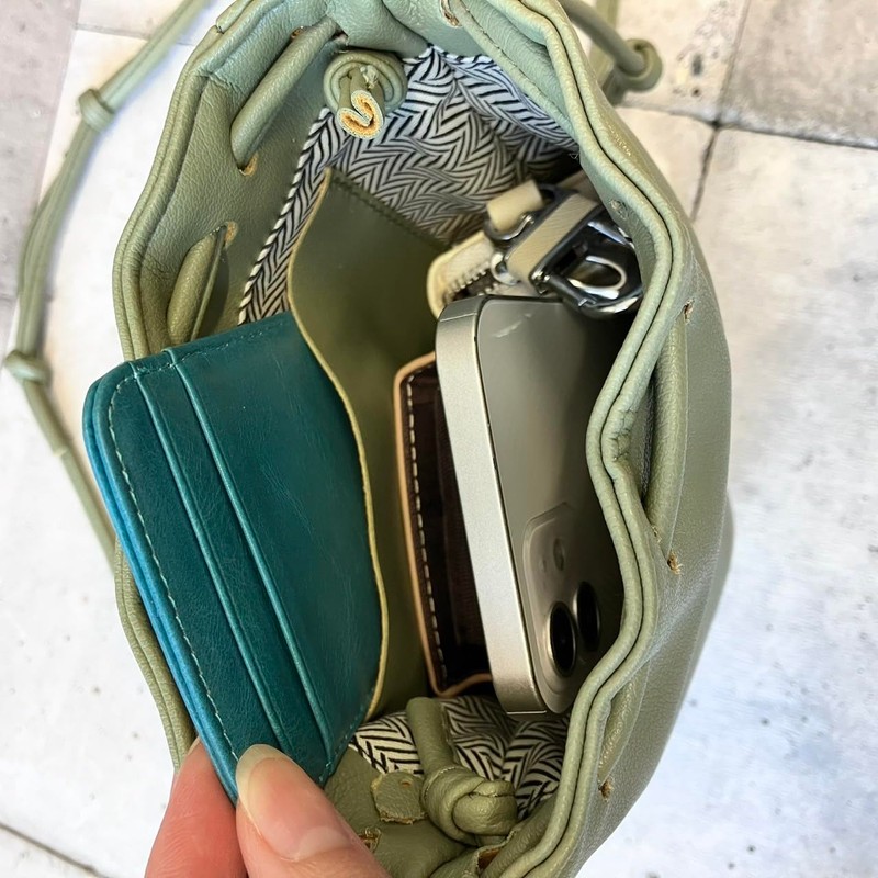 [mauve] シンプル巾着スマホショルダー（ブラック）