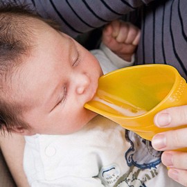 Hoppediz CamoCup Trinklernbecher geeignet für alle Babys zum Trinken lernen sowie Kinder und Erwachsene mit sensomotorischen Einschränkungen, Blau, 1 Stück (1er Pack)