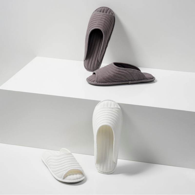 JAJU [JAJU] Quilted Washable Open-Toe Living Room Slippers_L_Charcoal