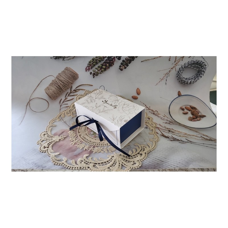 Gift packaging ♡Royal blue ceramic gua sha (three feet) pouch.