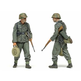 TAMIYA 35382 1:35 Figure Set German Infantry 1943-45 (5) Model Kit, Plastic Kit, Assembly Kit, Detailed Replica, Unpainted