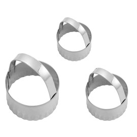 BESTonZON Set of 3 Stainless Steel Cookie Cutters Round Ribbed Edge DIY Cookie Cutters Baking Moulds with Handle for Muffins Crumpets Donuts Scones