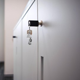 SIQYUWM 8Pcs Boxing Keychain Alloy Fitness Keyrings Boxing Glove Clock Never Give Up Charm Keychains for Women Men Gift or Sport Lovers