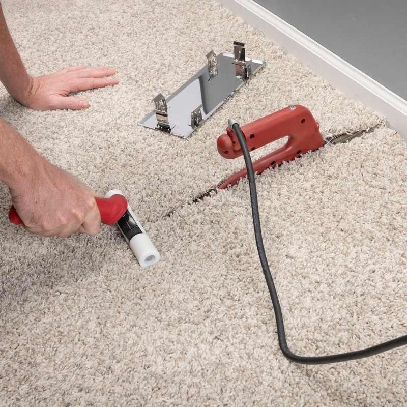 Roberts 10-282G-2 Deluxe Heat Bond Carpet Iron with Non-Stick Grooved