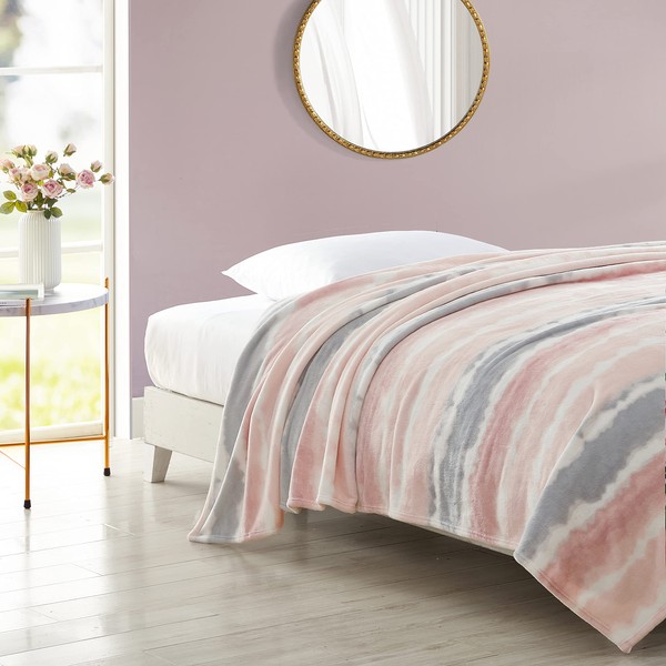 Betsey Johnson- Twin Blanket, Ultra Soft & Cozy Plush Home Décor, All Season Bedding (Tie Dye Cloud Pink, Twin)