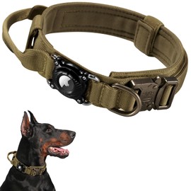 Collar táctico militar para perro 2025 con soporte impermeable AirTag – Collar de seguimiento GPS de nailon resistente con mango de control y hebilla de metal para perros medianos y grandes (caqui